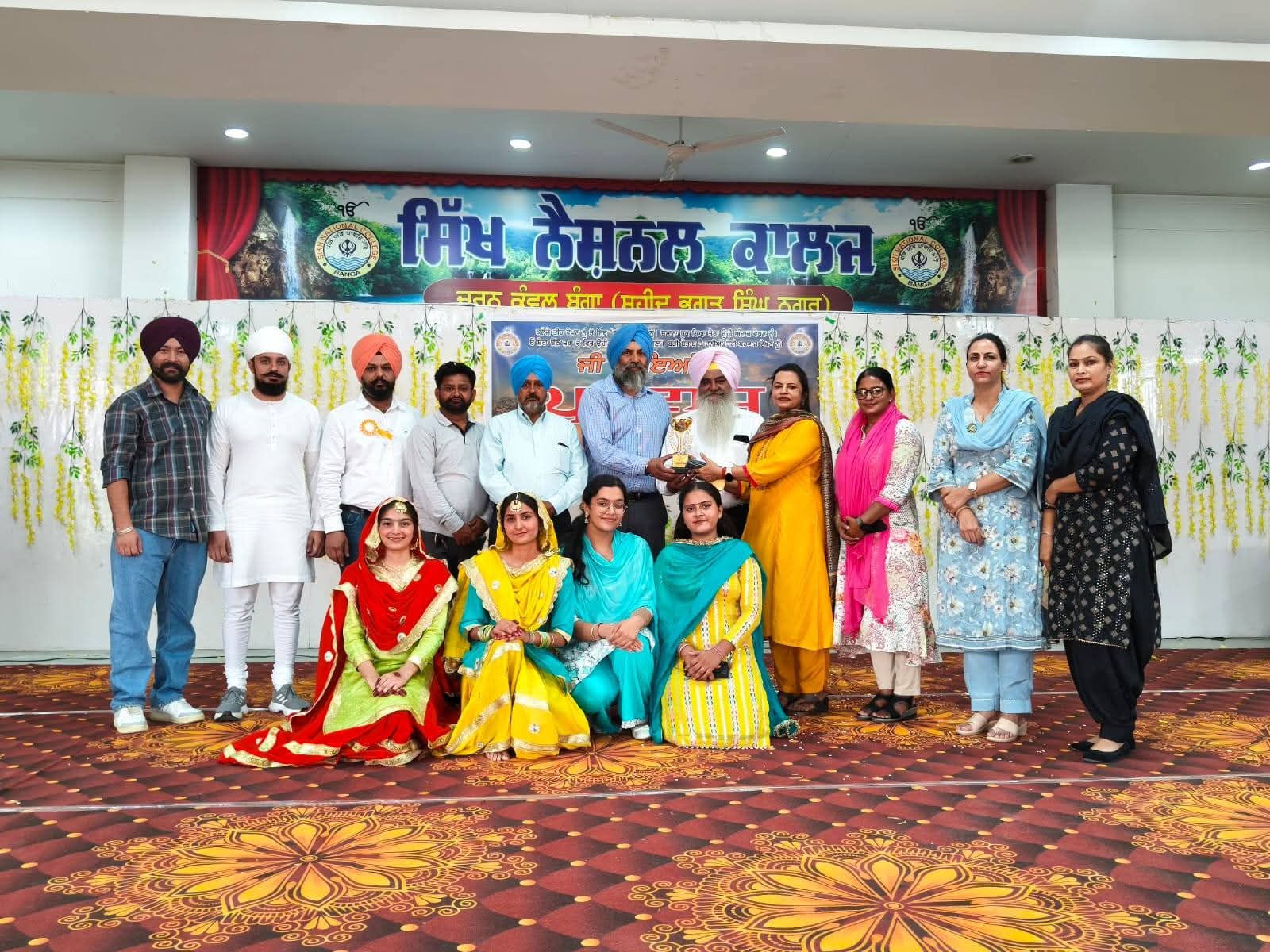 ਸਿੱਖ ਨੈਸ਼ਨਲ ਕਾਲਜ ਬੰਗਾ ਦਾ ਆਰਟਸ ਵਿਭਾਗ ਲਗਾਤਾਰ ਤੀਜੀ ਵਾਰ ਬਣਿਆ "ਪਰਵਾਜ਼ 2025" ਦਾ ਓਵਰਆਲ ਚੈਂਪੀਅਨ